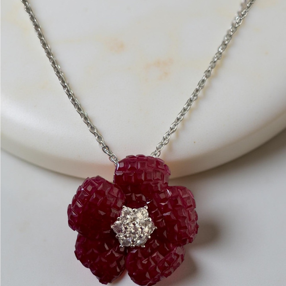 Star Collection 🌟-Elegant Silver and Ruby Flower Pendant Necklace.
